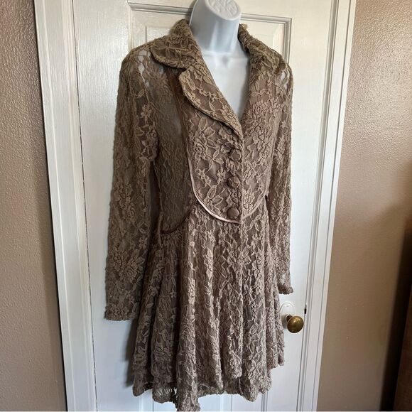 The Pyramid Collection Taupe Lace Jacket - Picture 2 of 10